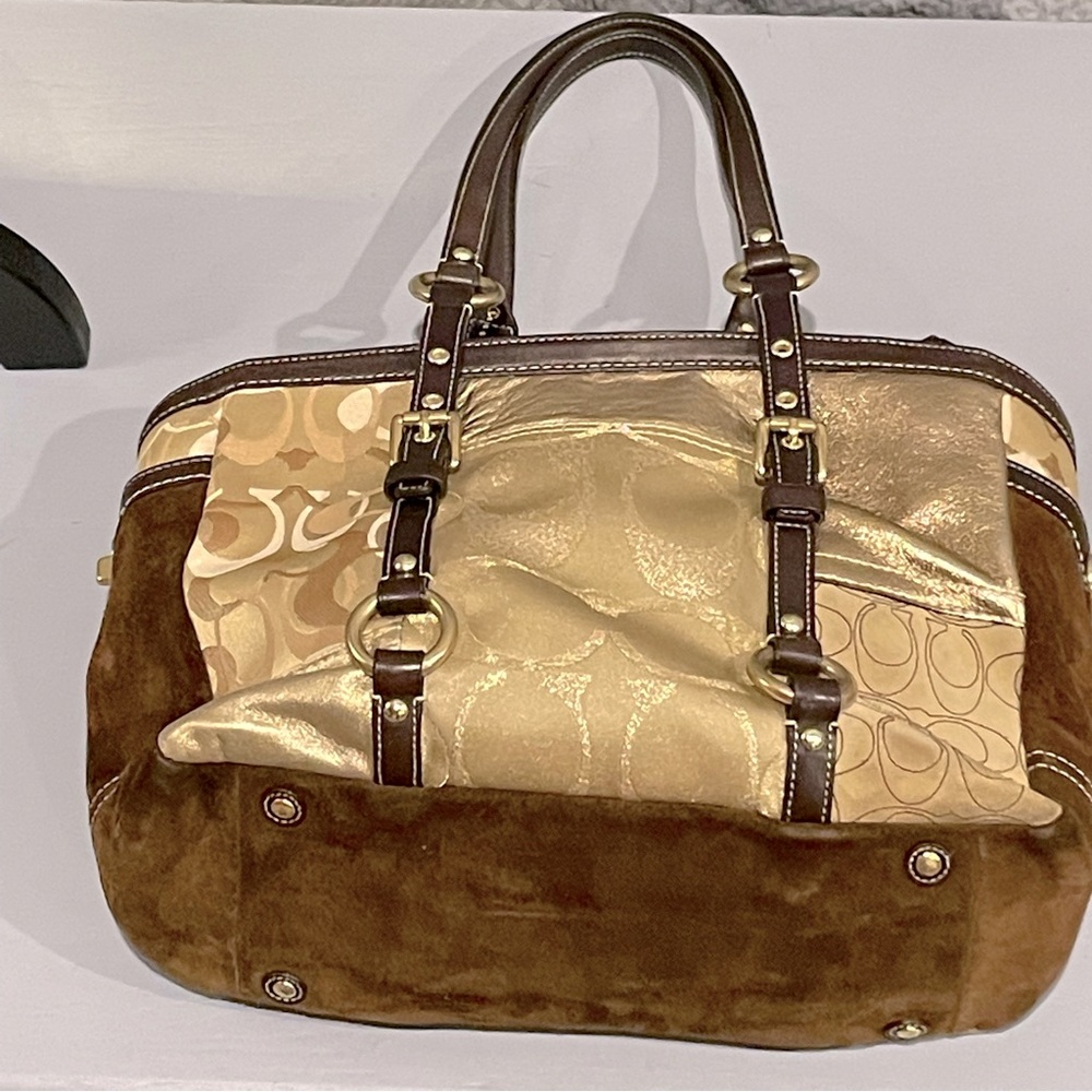 🤩 Coach Signature Gallery Logo Patchwork Shopper Tote so soft and roomy.🤩🎁